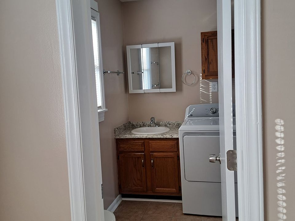 1st image of 935 Elk Dr #L