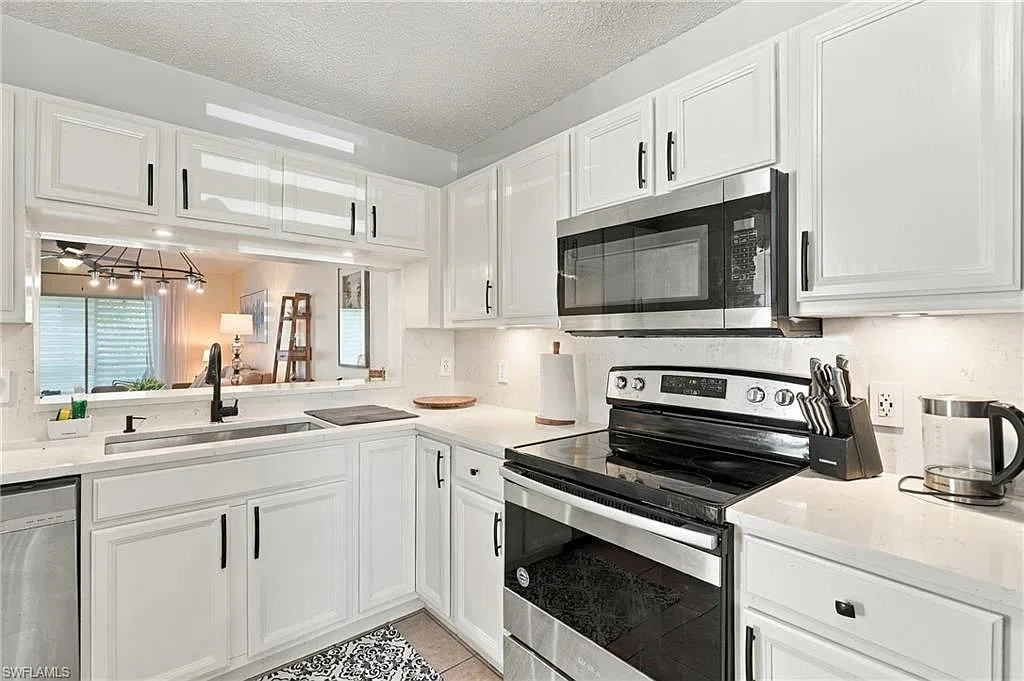 3 bed, 2.0 bath, 1199 sqft, $2,500 — Photo 3