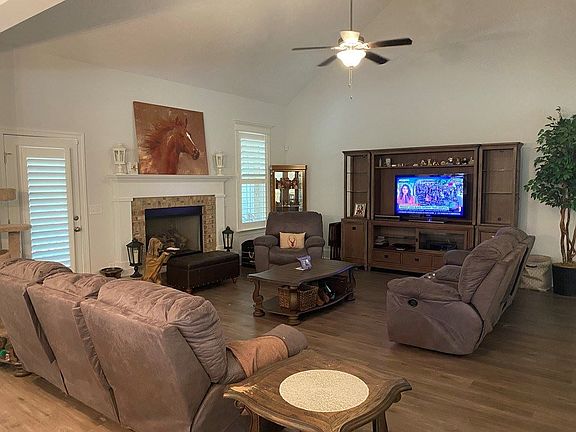 5th image of 479 Bellingham Dr