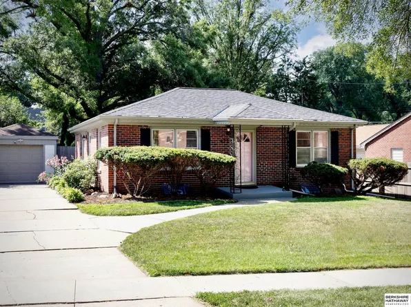 4721 Valley Rd, Lincoln, NE 68510