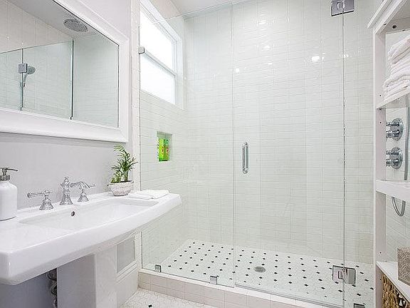 5th image of 359 Frederick St