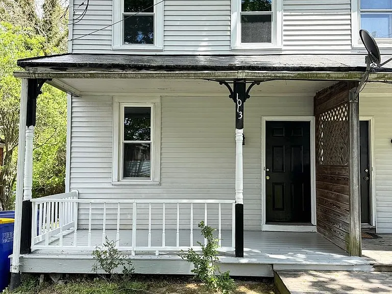 1013 Willow Rd — Photo 1