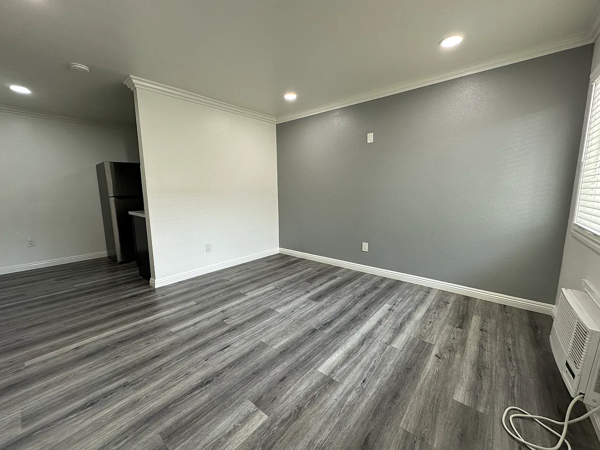 Building Photo - 1333 W Stoneridge Ct #2