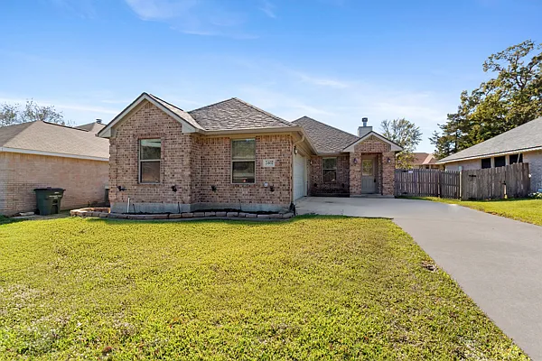 Building Photo - 2402 Pleasant Rose Cir