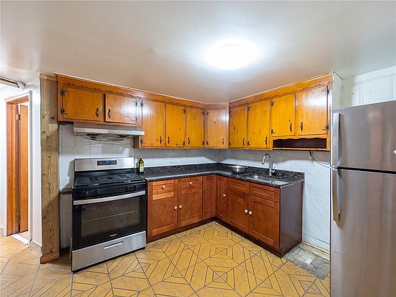 5th image of 1581 74th St