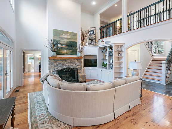 5th image of 7339 Bellingham Dr