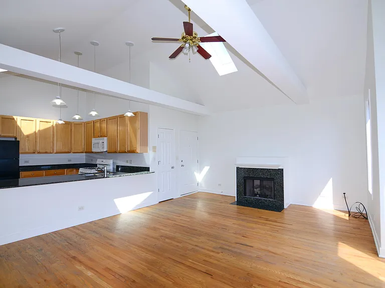 2334 W Harrison St #4 — Photo 3