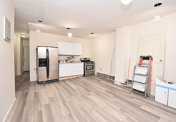 3rd image of 461A Quincy St #1F