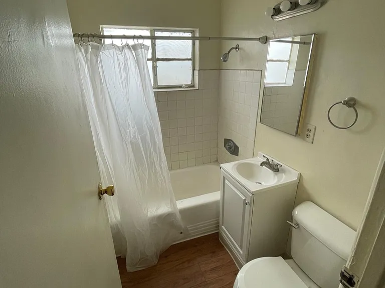 634 Glenwood Rd #5 — Photo 5