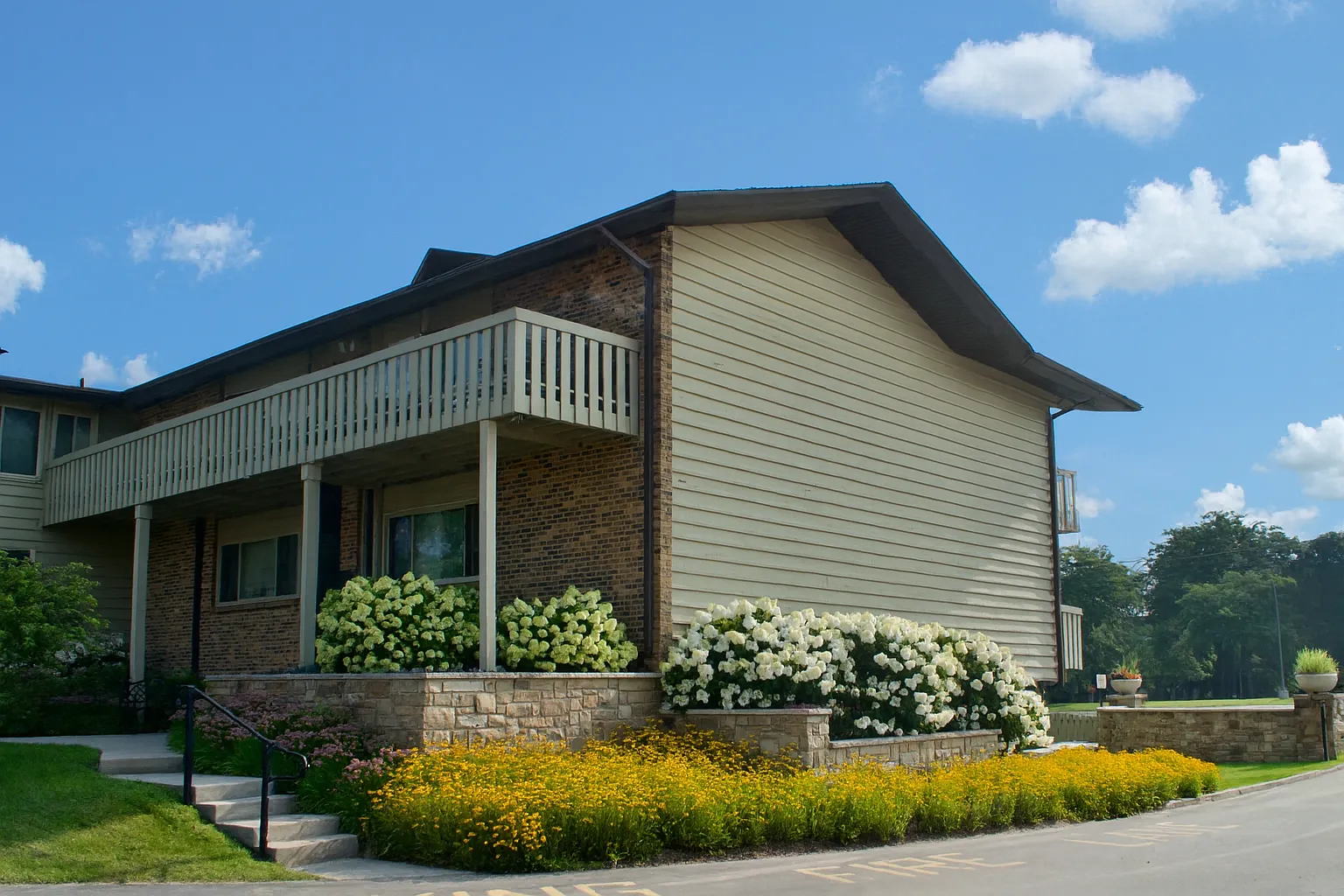 Windpoint Apartments — Photo 2