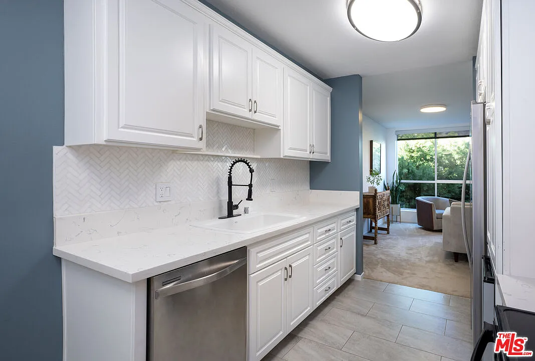 1 bed, 1.0 bath, 912 sqft, $3,750 — Photo 4