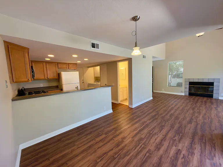 3655 Constellation Rd — Photo 7