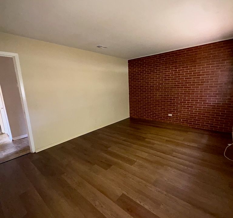 1st image of 216 Frieda Ln