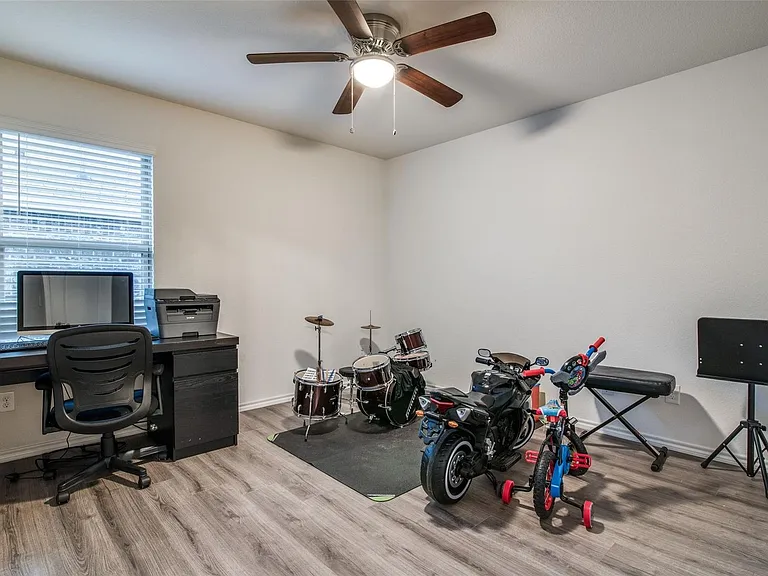 1829 Strongbark Dr — Photo 18