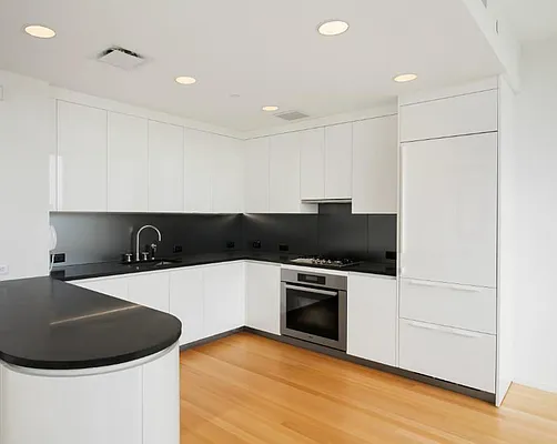 Rented by Chase Global Realty Corp | media 7