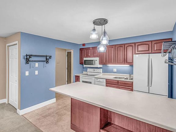 4th image of 11004 NE 68th St APT 911