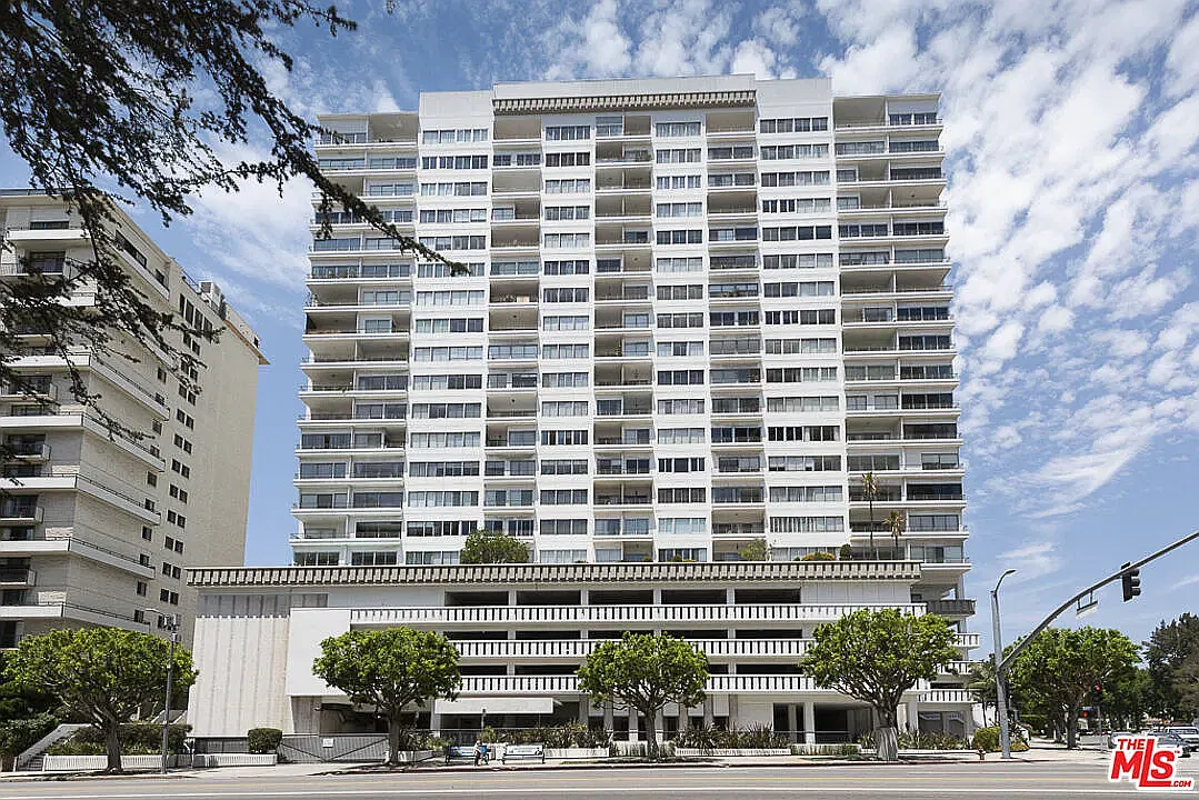 1 bed, 740 sqft, $3,699 — Photo 1