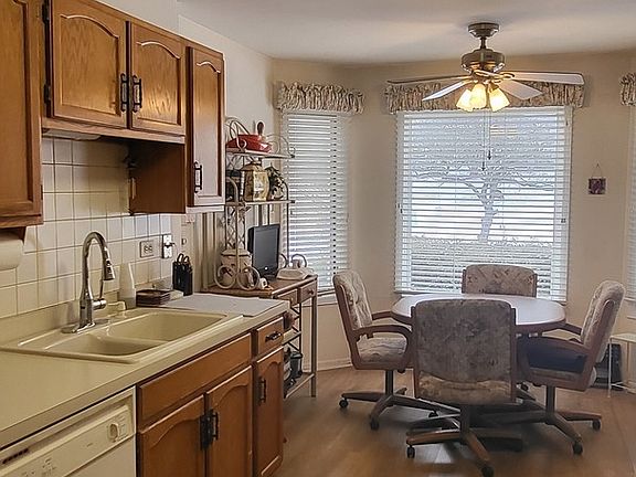 4th image of 1803 Fox Run Dr Unit A