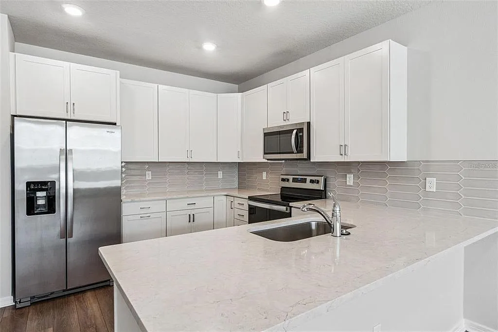 4 bed, 2.5 bath, 1809 sqft, $3,200 — Photo 3