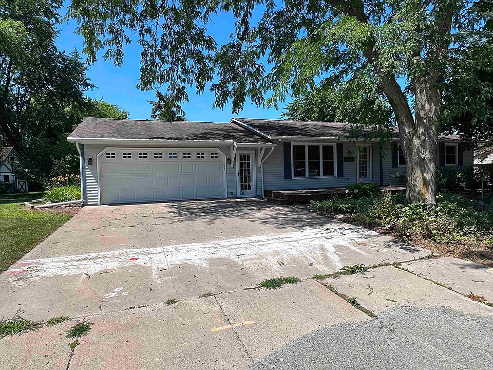 1st image of 220 Short St