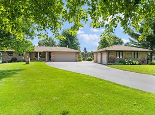 1611 Sand Acres Dr, De pere, WI 54115