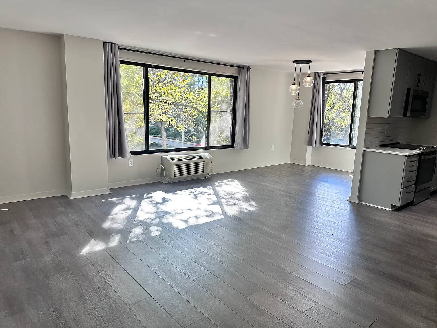 2501 Calvert St NW — Photo 2