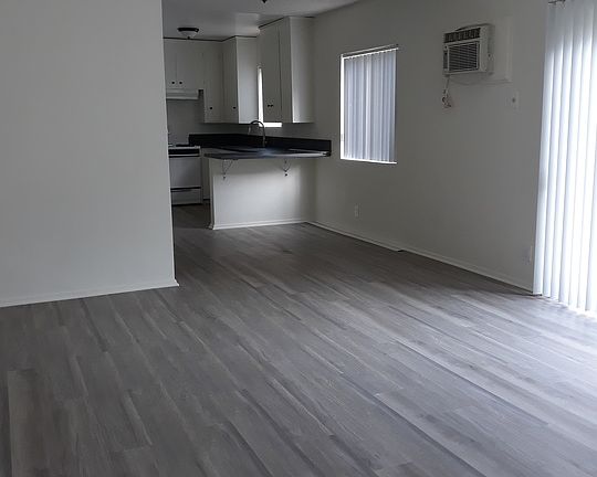 3rd image of 320 S Harvard Blvd #10