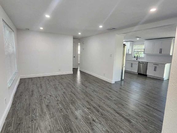 3rd image of 1416 S Kings Ave