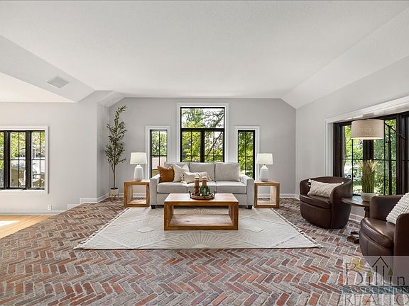 4th image of 3275 Gregory Dr W