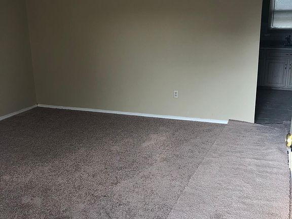 2nd image of 636 Oak Hollow Ct