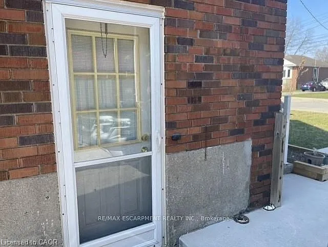 255 E 34th St #LOWER — Photo 2