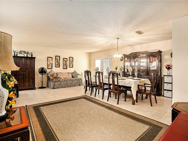 17 Manor Way — Photo 3