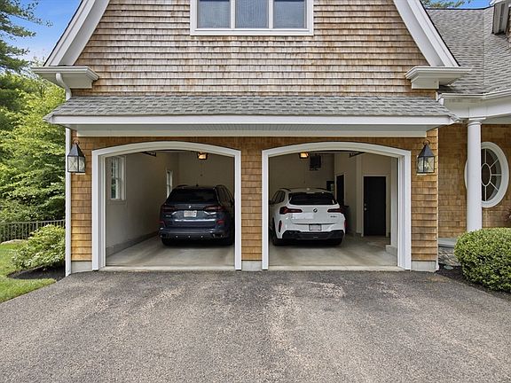 4th image of 202 R Prospect Street