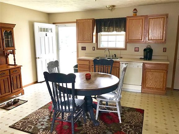 5th image of 220 Parkway Blvd Unit 12