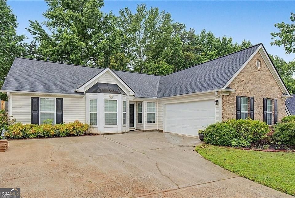 1st image of 221 Mount Laurel Dr