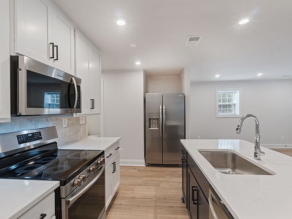3rd image of 2231 Leeham St #B
