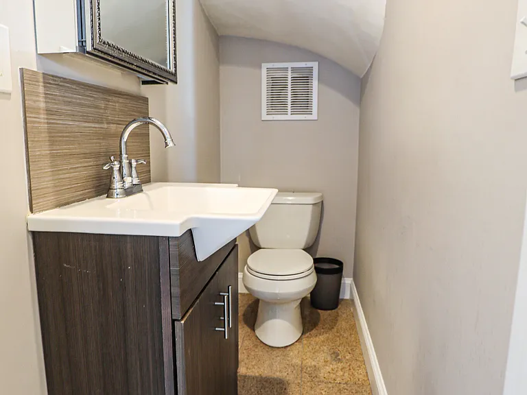 77 Linden St #1 — Photo 4