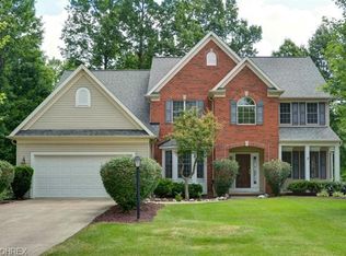 8915 Lakeview Dr, Olmsted Falls, OH