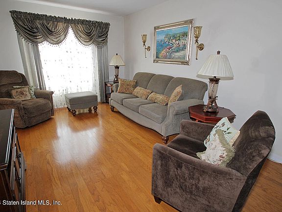 4th image of 51 Shirra Ave