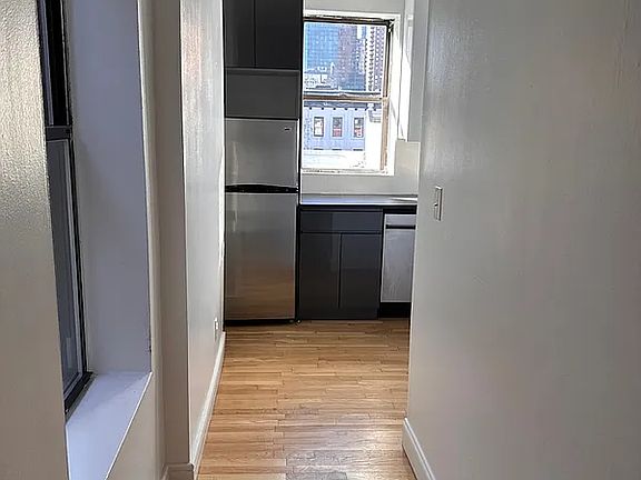 3rd image of 428 W 48th St #5ER