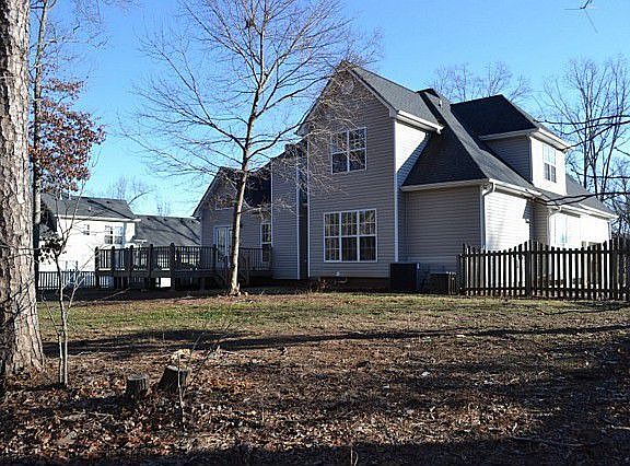 3rd image of 1092 Fieldstone Dr