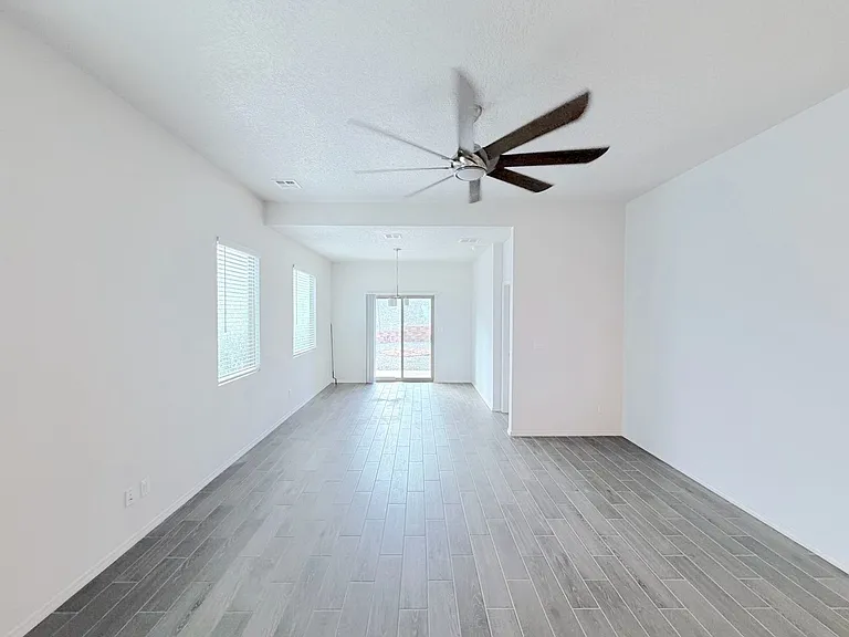 5777 Cosmo Ct NE — Photo 8