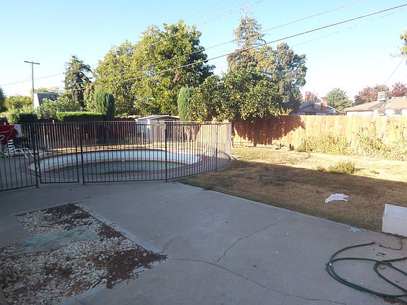 3rd image of 3043 N Delno Ave