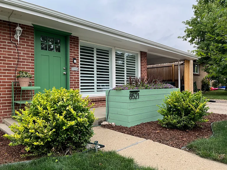 8521 Crescent Dr — Photo 1