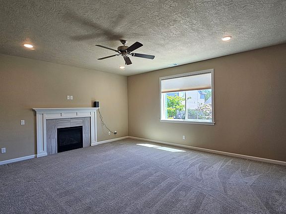 5th image of 695 Deer Creek Way