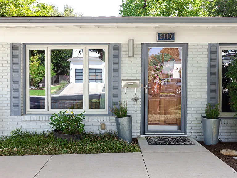 2410 Elmglen Dr — Photo 14
