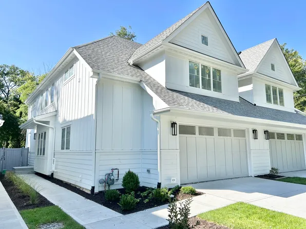 824 E Franklin Ave, Naperville, IL 60540
