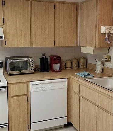3rd image of 2238 Lark Cir W APT A