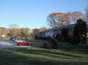 1st image of 28 Oakridge Dr #28