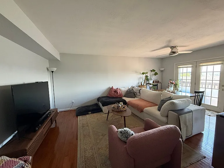 308 Car Mol Dr #16 — Photo 9